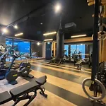 Vistula Avenue Apartment Free Parking, Swimming Pool, Sauna & Gym
